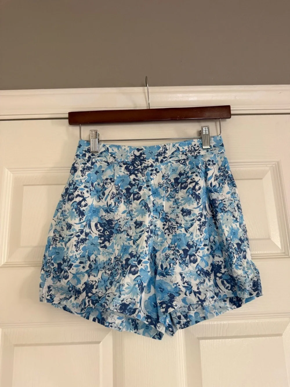 NWT Abercrombie & Fitch Blue Floral Shorts Size XS - Picture 7 of 9